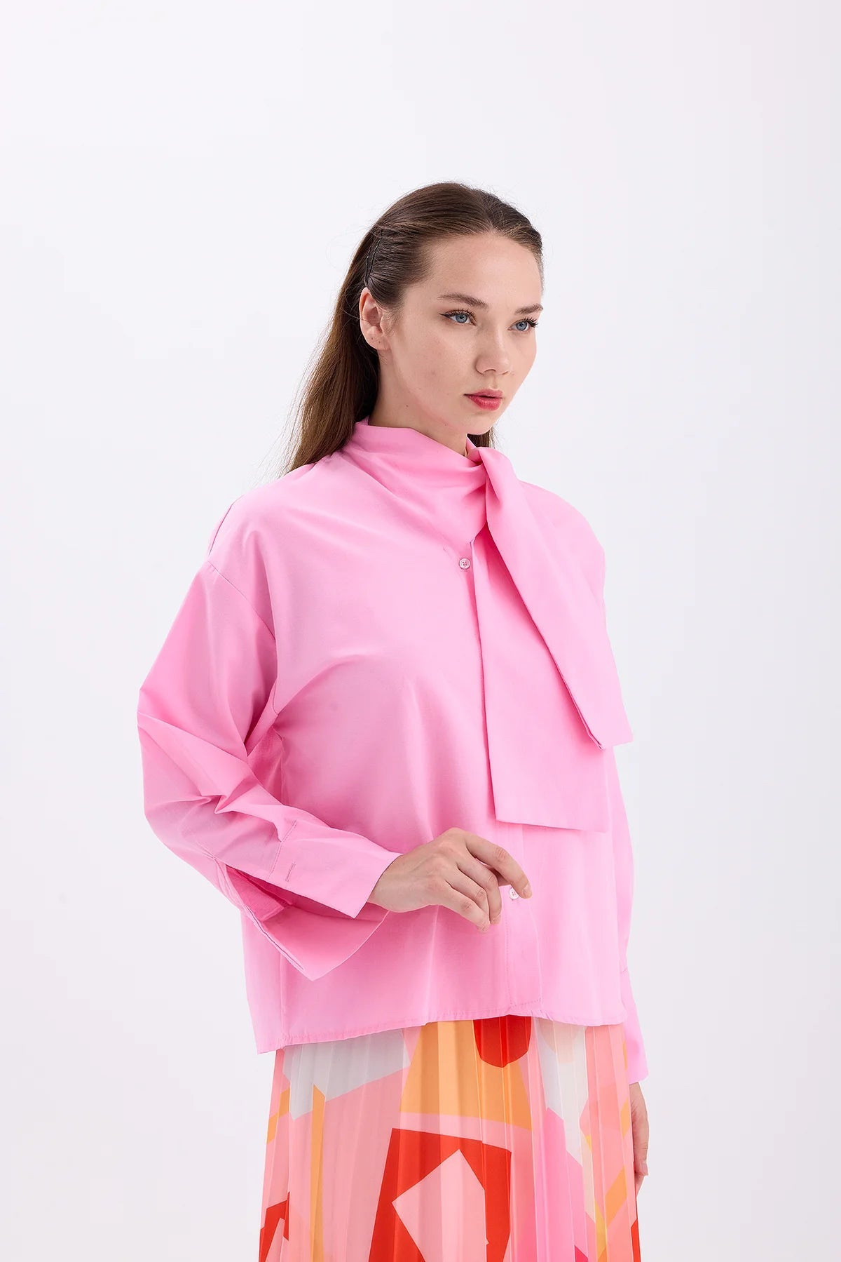 3- قميص نسائي بياقة وشاح وردي - SCARF COLLAR SHIRT – PINK