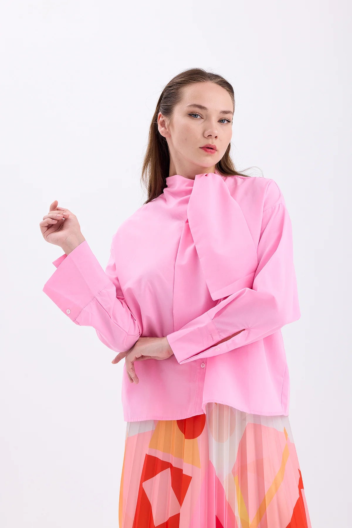 قميص نسائي بياقة وشاح وردي - SCARF COLLAR SHIRT – PINK