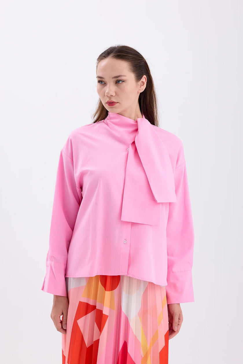 5- قميص نسائي بياقة وشاح وردي - SCARF COLLAR SHIRT – PINK