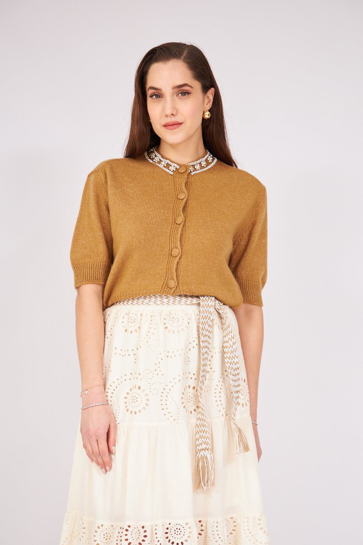 2- كارديجان شتوي بلون كاميل ذات قبة مرصعة - Stoned Collar Cardigan Tobacco Color