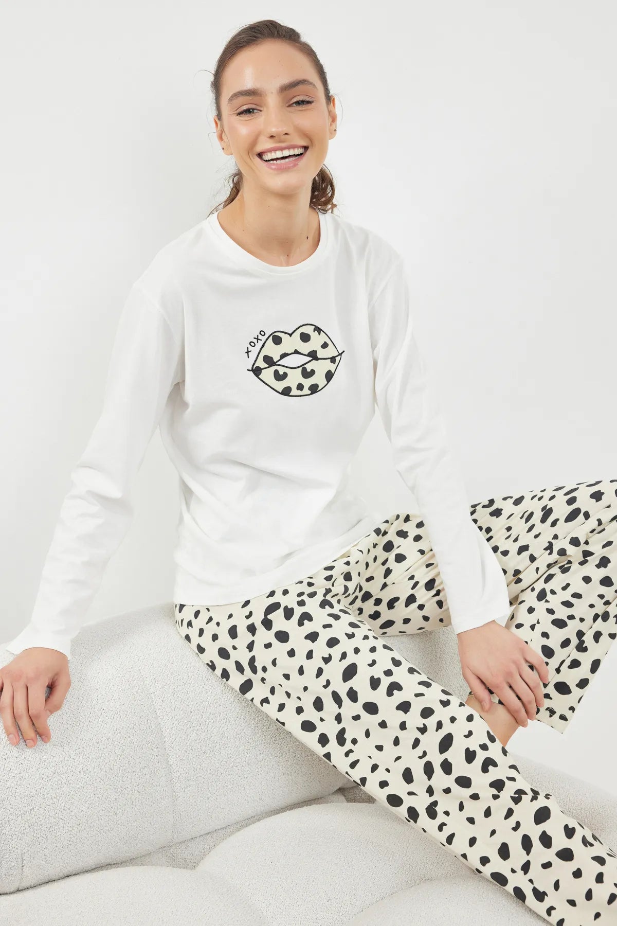 White-Multicolored 100% Cotton Lip and Leopard Patterned Knitted Pajama Set