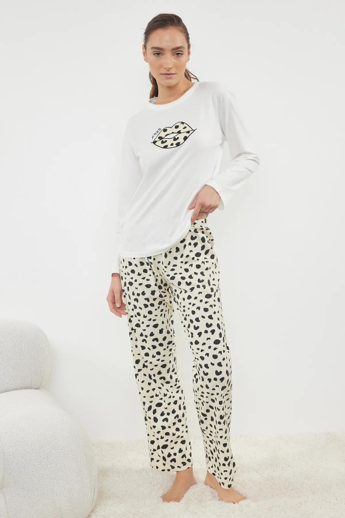 White-Multicolored 100% Cotton Lip and Leopard Patterned Knitted Pajama Set