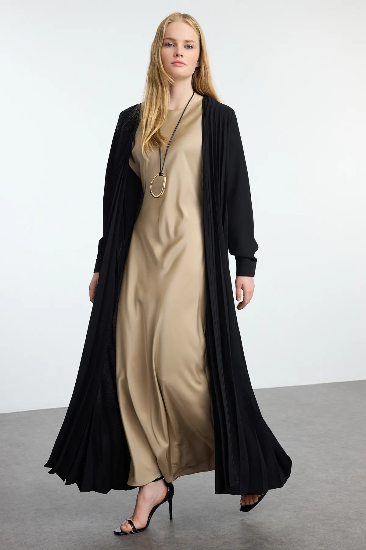 Black Pleated Woven Cape &amp; Abaya &amp; Abaya