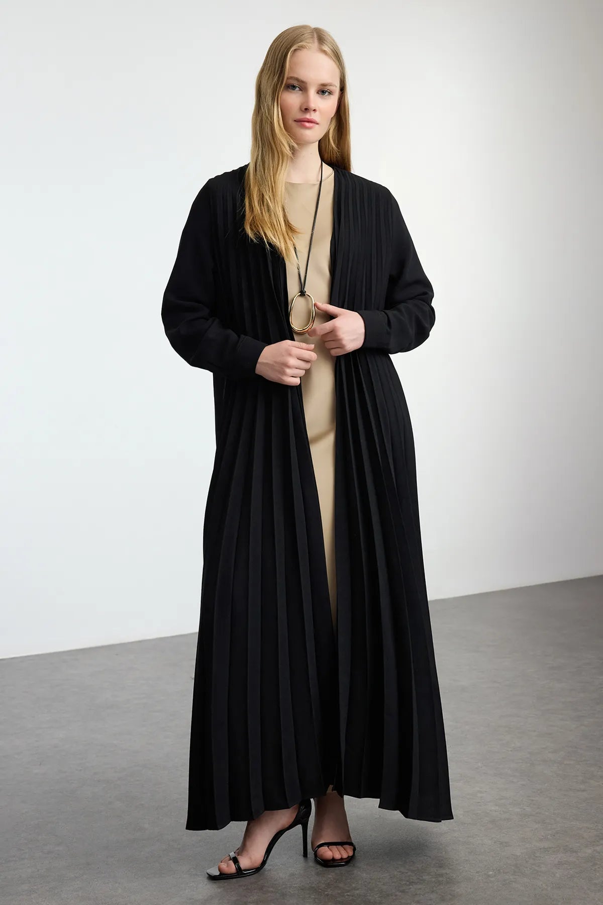 Black Pleated Woven Cape &amp; Abaya &amp; Abaya