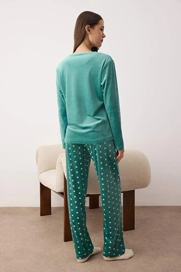 Green Snowflake Patterned Penguin Embroidered Velvet Knit Pajama Set