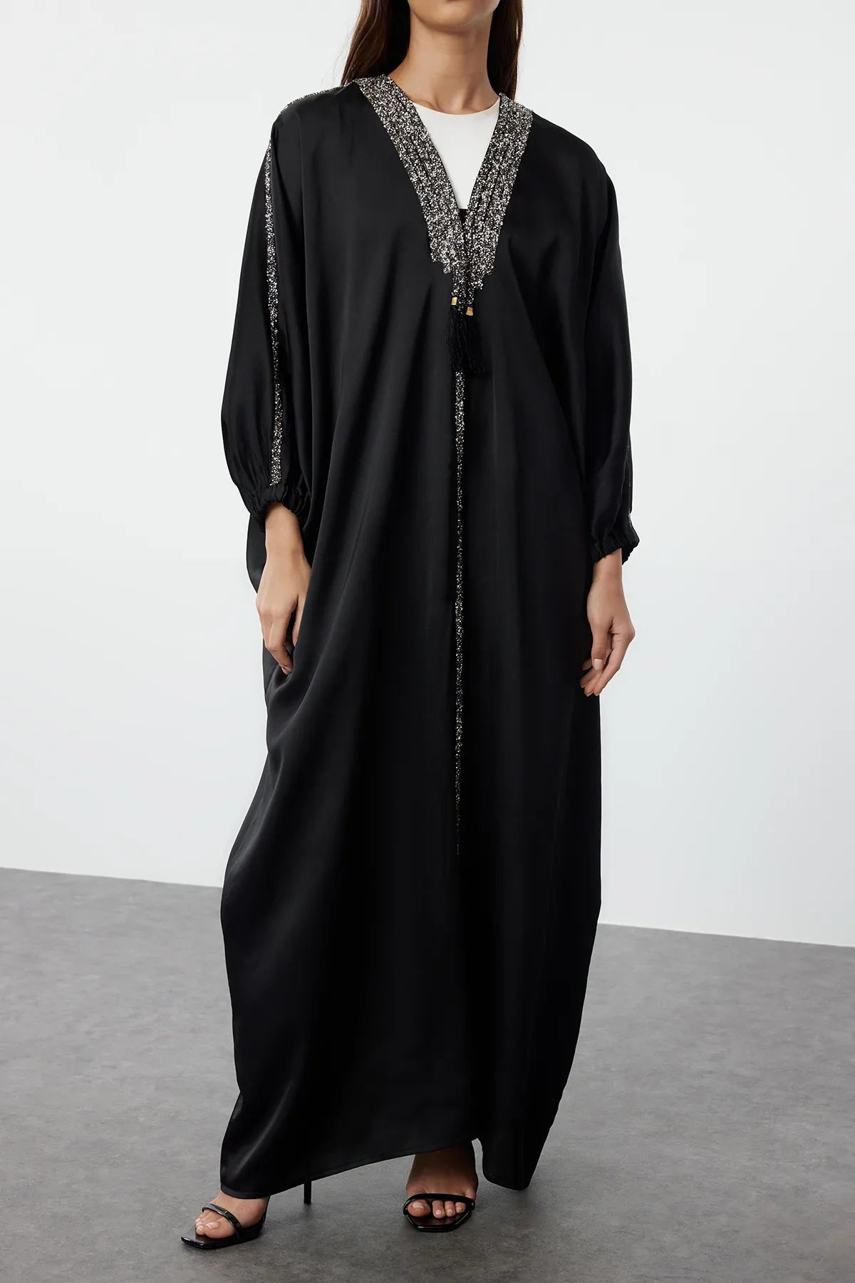 Black Accessory Detailed Woven Cap &amp; Abay  Abaya