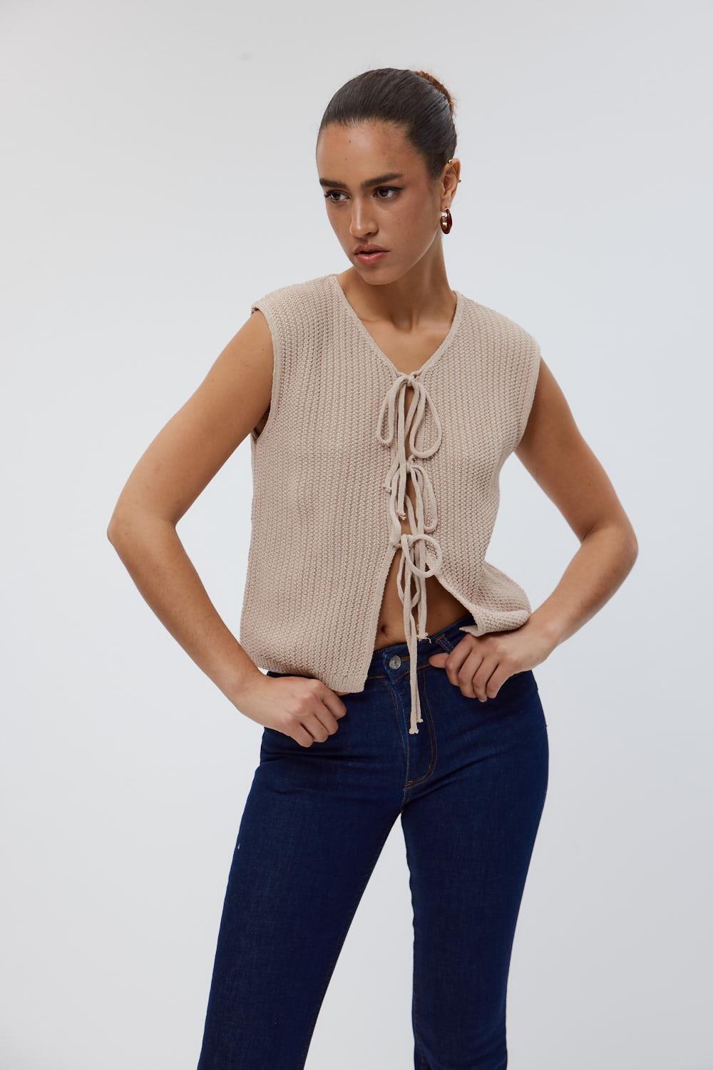 BEIGE WOMEN'S KNITWEAR VEST WITH TIE-UP DETAILED CREW NECK