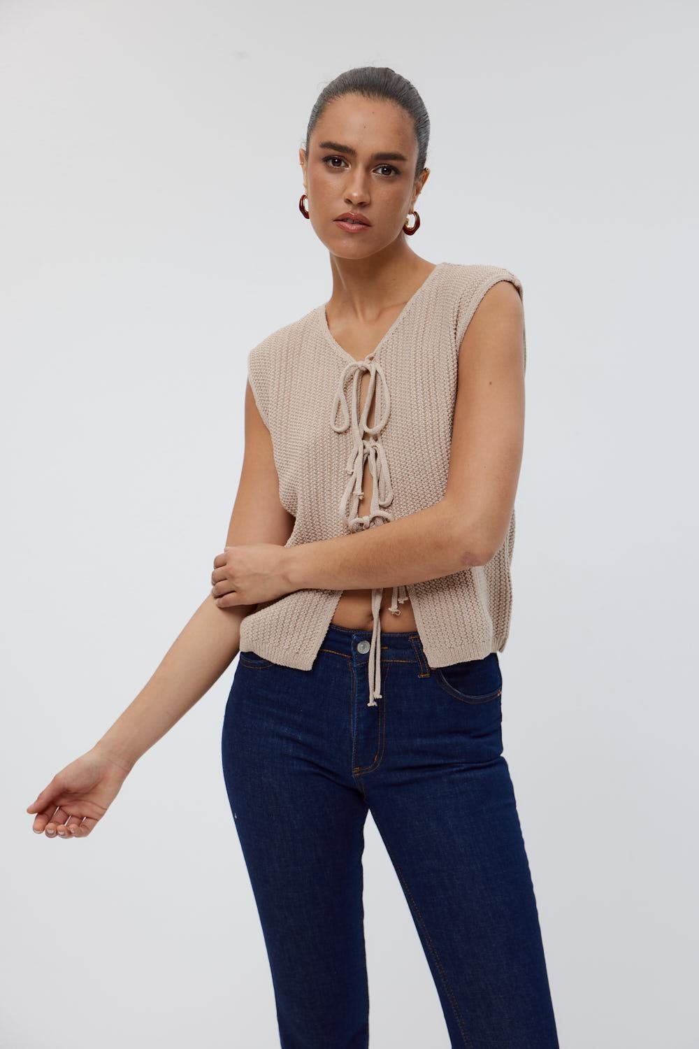 BEIGE WOMEN'S KNITWEAR VEST WITH TIE-UP DETAILED CREW NECK