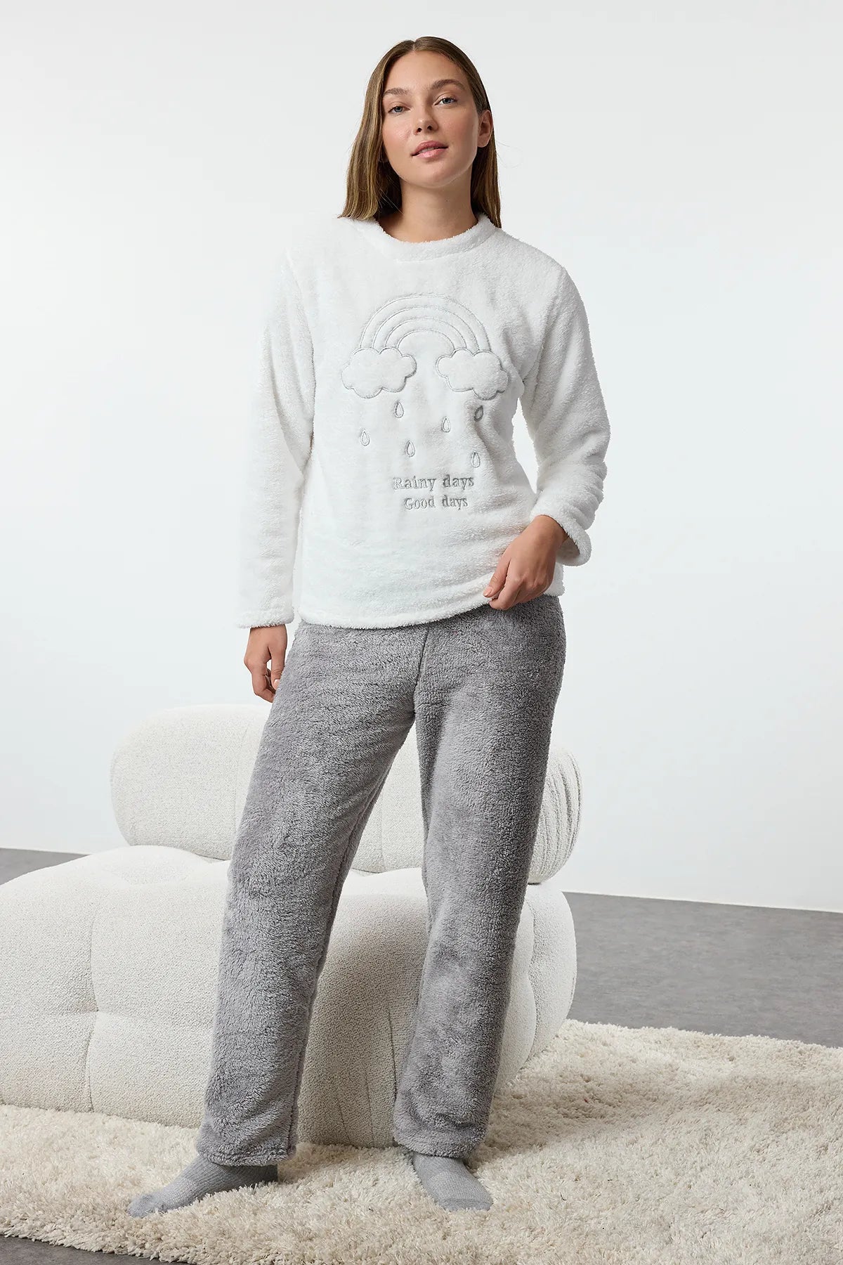 White Cloud Patterned Wellsoft Winter Knitted Pajama Set