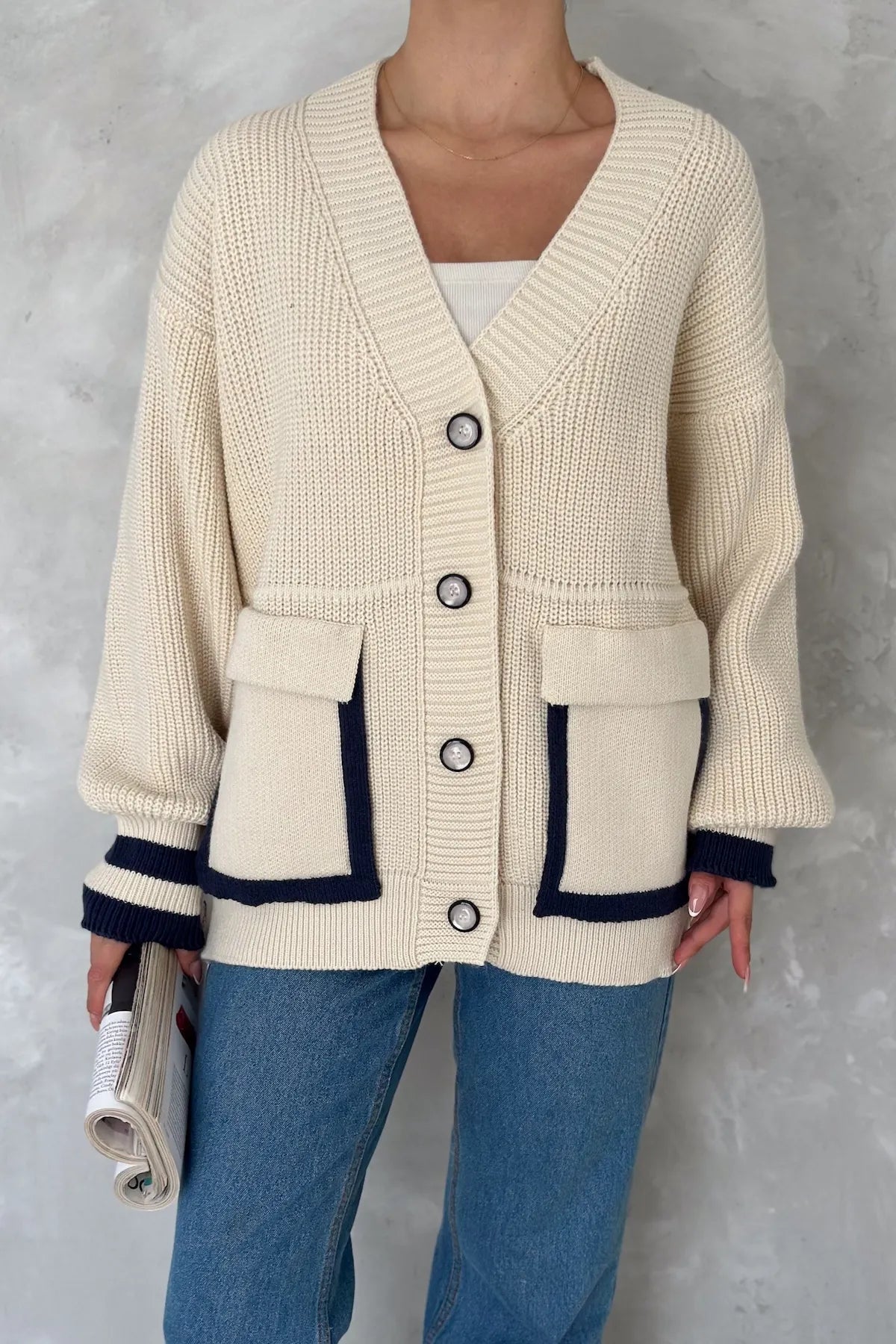5- كارديجان شتوي صوف تريكو اوفر سايز وجيوب ملونة - Oversize Beige Knitted Cardigan Button Detailed Pockets Color