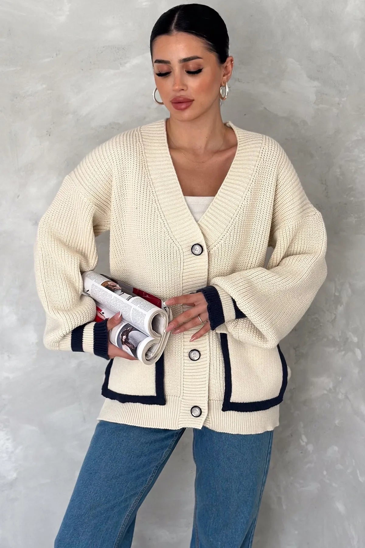 كارديجان شتوي صوف تريكو اوفر سايز وجيوب ملونة - Oversize Beige Knitted Cardigan Button Detailed Pockets Color