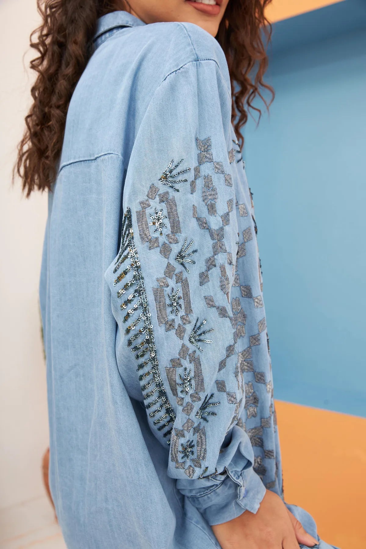 thin soft denim pulpal embroidery shirt - Lebbse