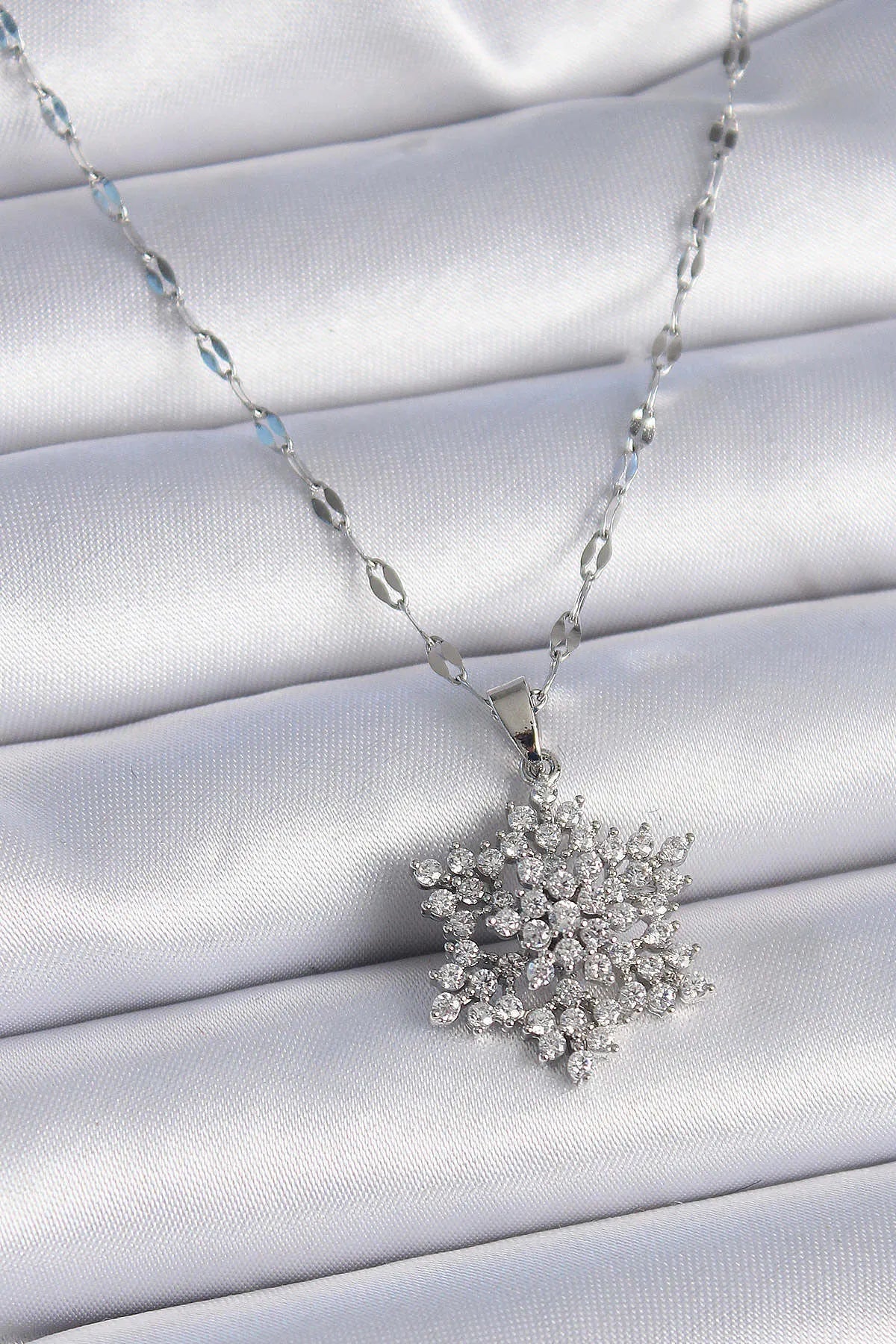 Steel Chain Silver Color Zircon Stone Snowflake Model Women's Necklace