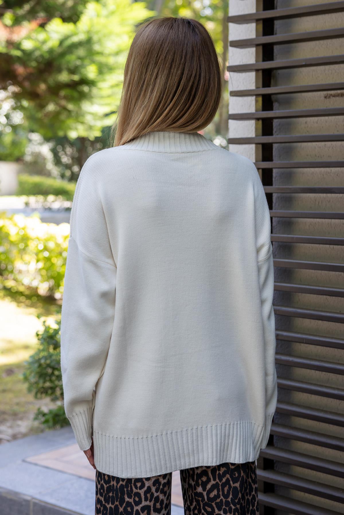 V Neck Knitted Sweater - CREAM - Lebbse