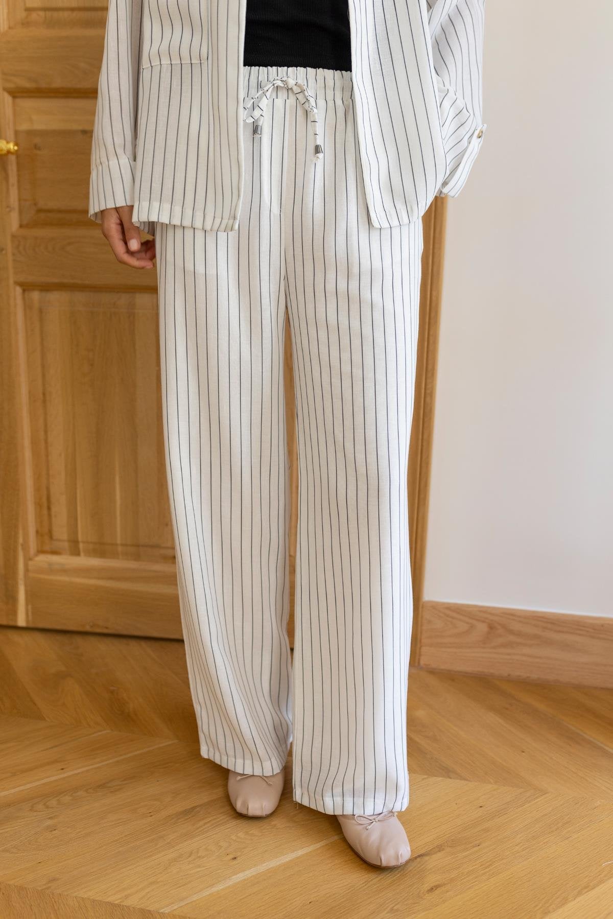 White - Black Single Pocket Detailed Striped Jacket Trousers Set - Lebbse