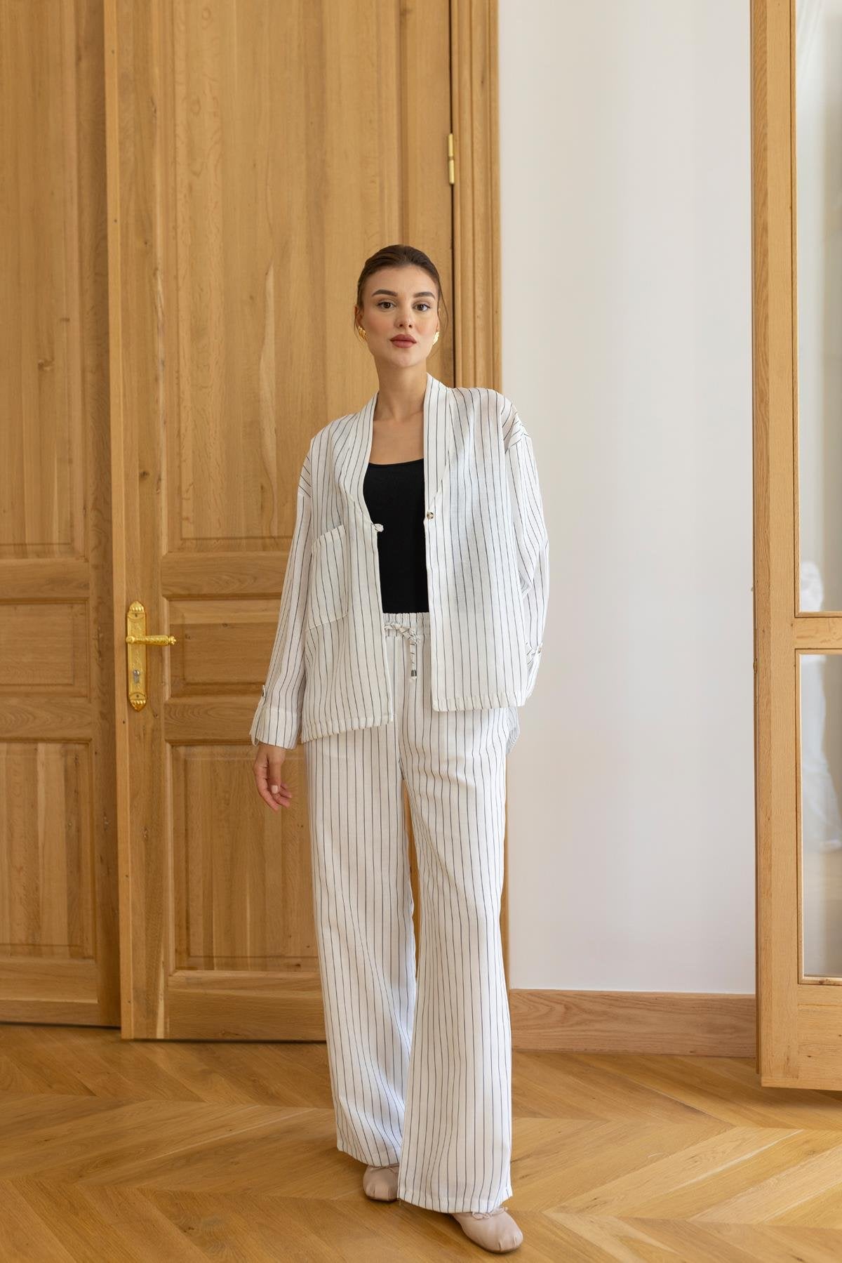 White - Black Single Pocket Detailed Striped Jacket Trousers Set - Lebbse