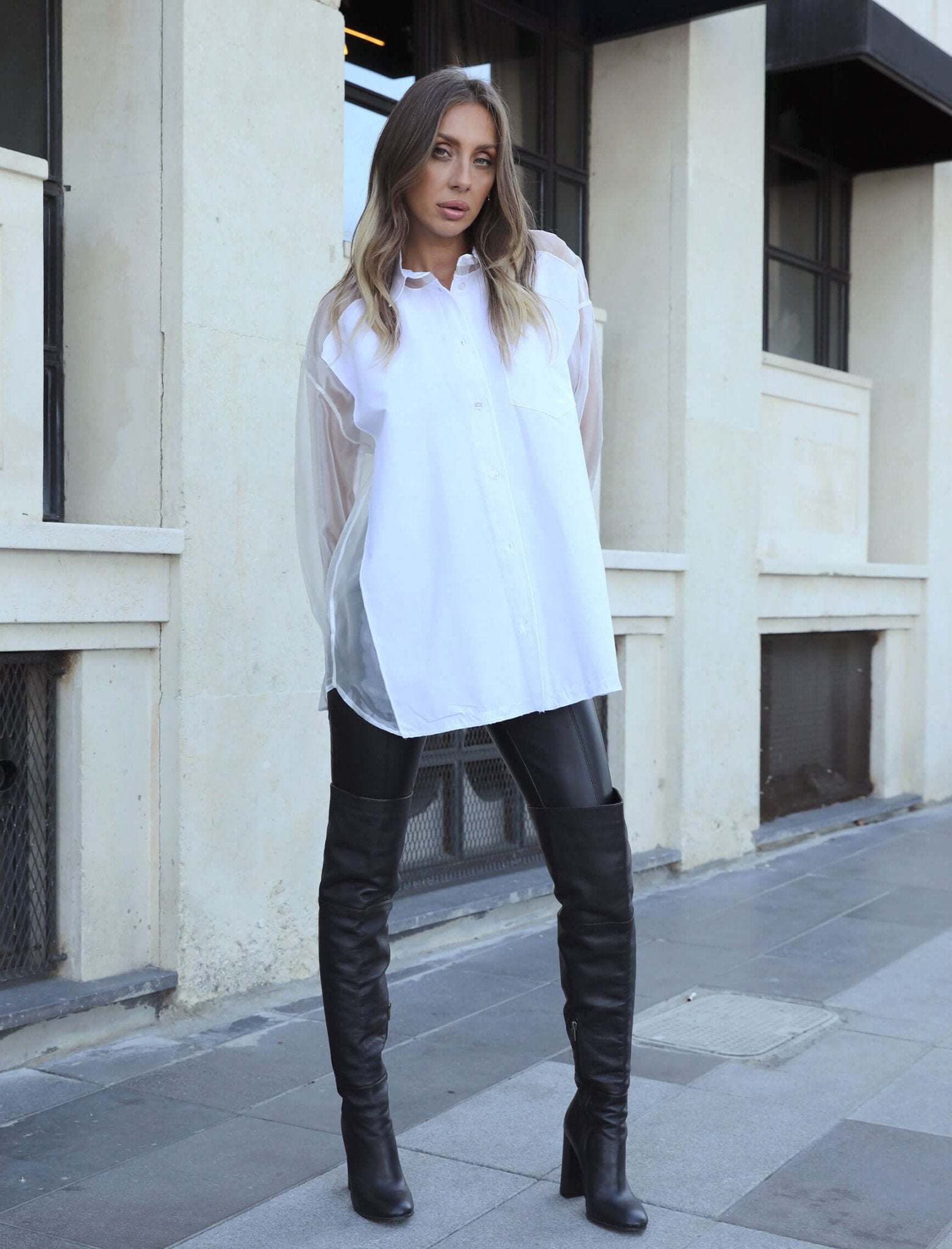 2- قميص نسائي أبيض بتفاصيل الأورجانزا - White Organza Detail Shirt