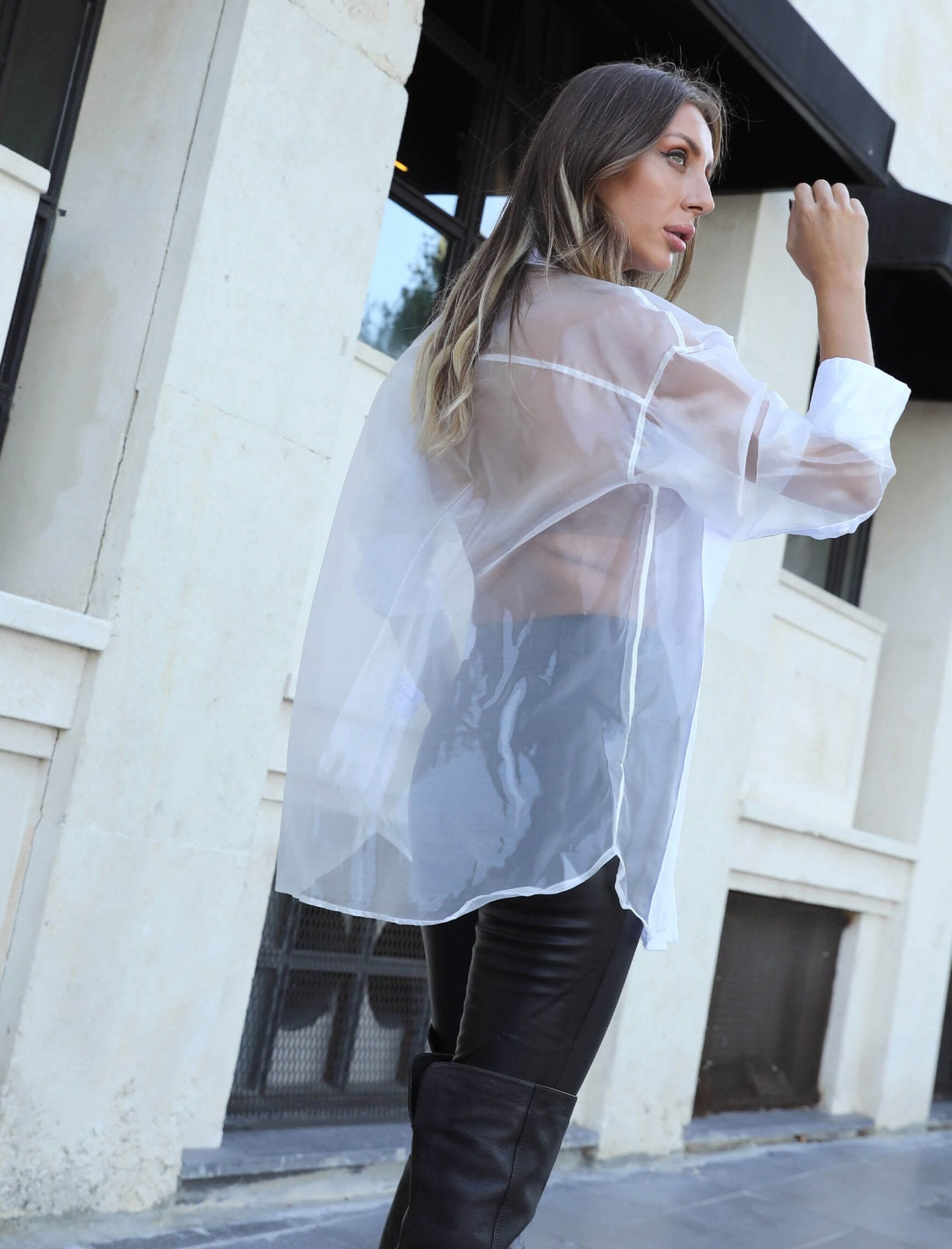 4- قميص نسائي أبيض بتفاصيل الأورجانزا - White Organza Detail Shirt