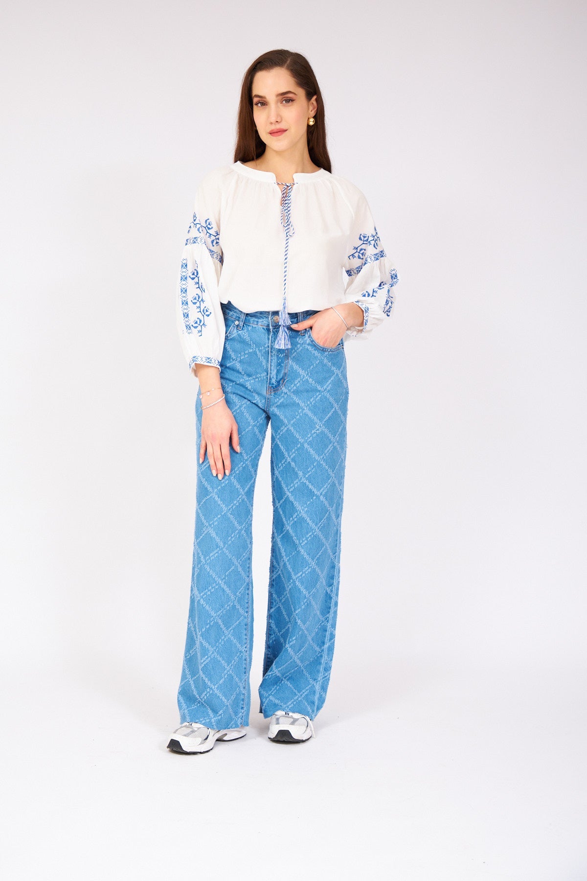 بنطلون جينز نسائي أزرق عريض بخطوط ليزرية - Wide Blue Jeans with Laser Stripes