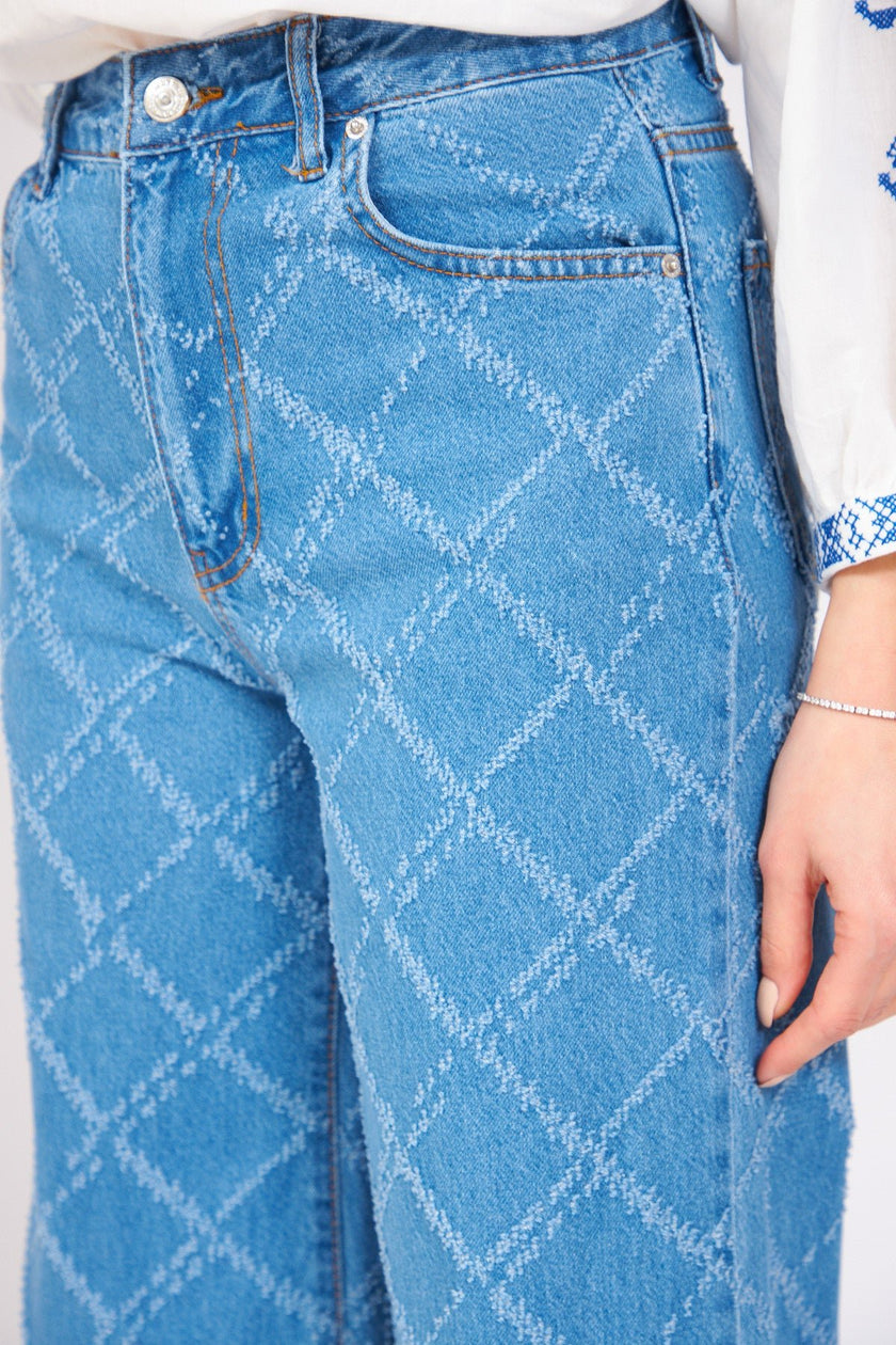 2- بنطلون جينز نسائي أزرق عريض بخطوط ليزرية - Wide Blue Jeans with Laser Stripes