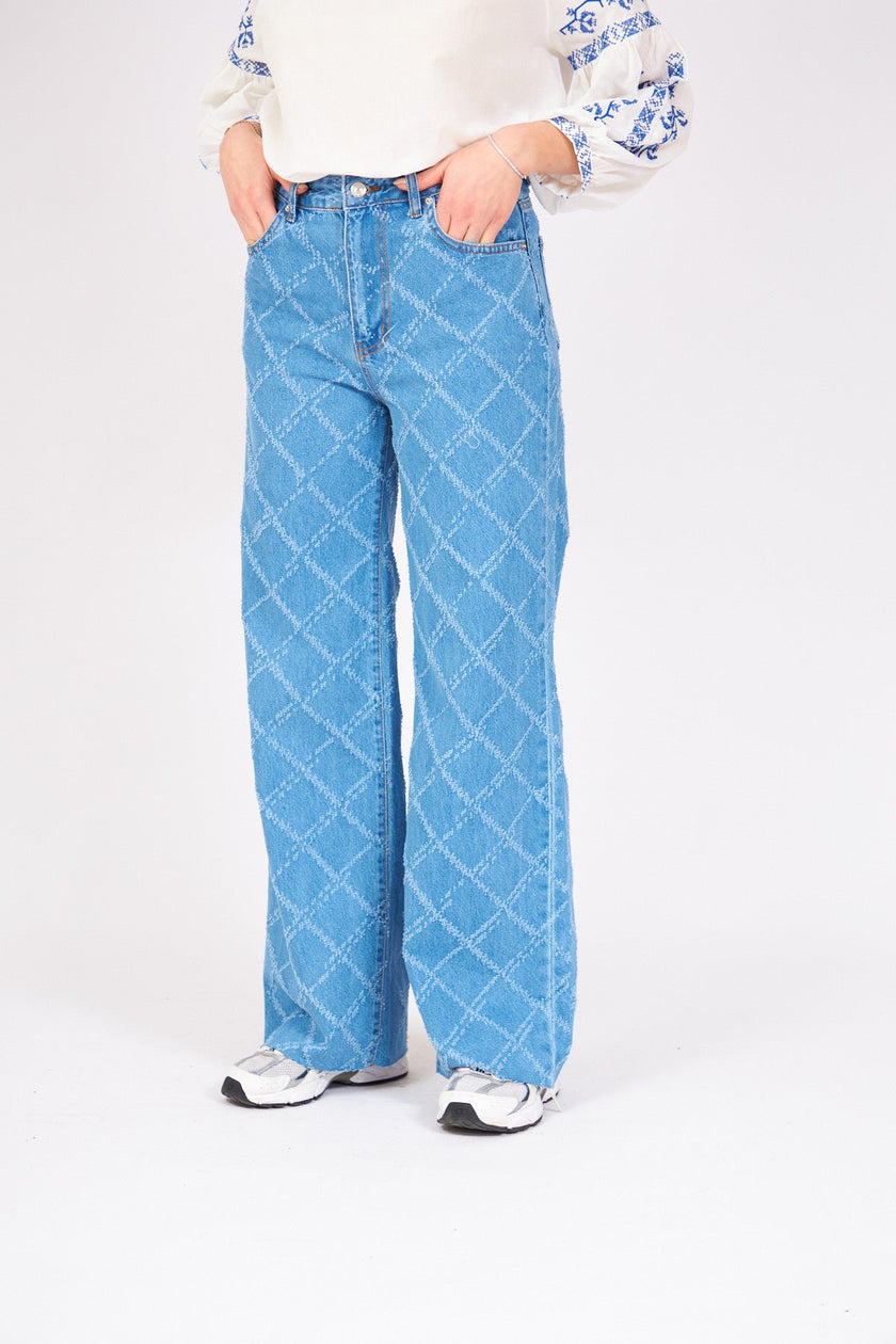 4- بنطلون جينز نسائي أزرق عريض بخطوط ليزرية - Wide Blue Jeans with Laser Stripes