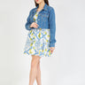 جاكت جينز حريمى تصميم كلاسيكي مرقعة على الظهر - Women's Denim Jacket with Patchwork Pattern Detail on the Back