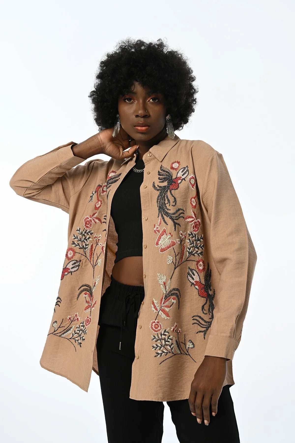 WOMEN'S OVERSIZE SHIRT WITH EMBROIDERY ON THE FRONT - Lebbse
