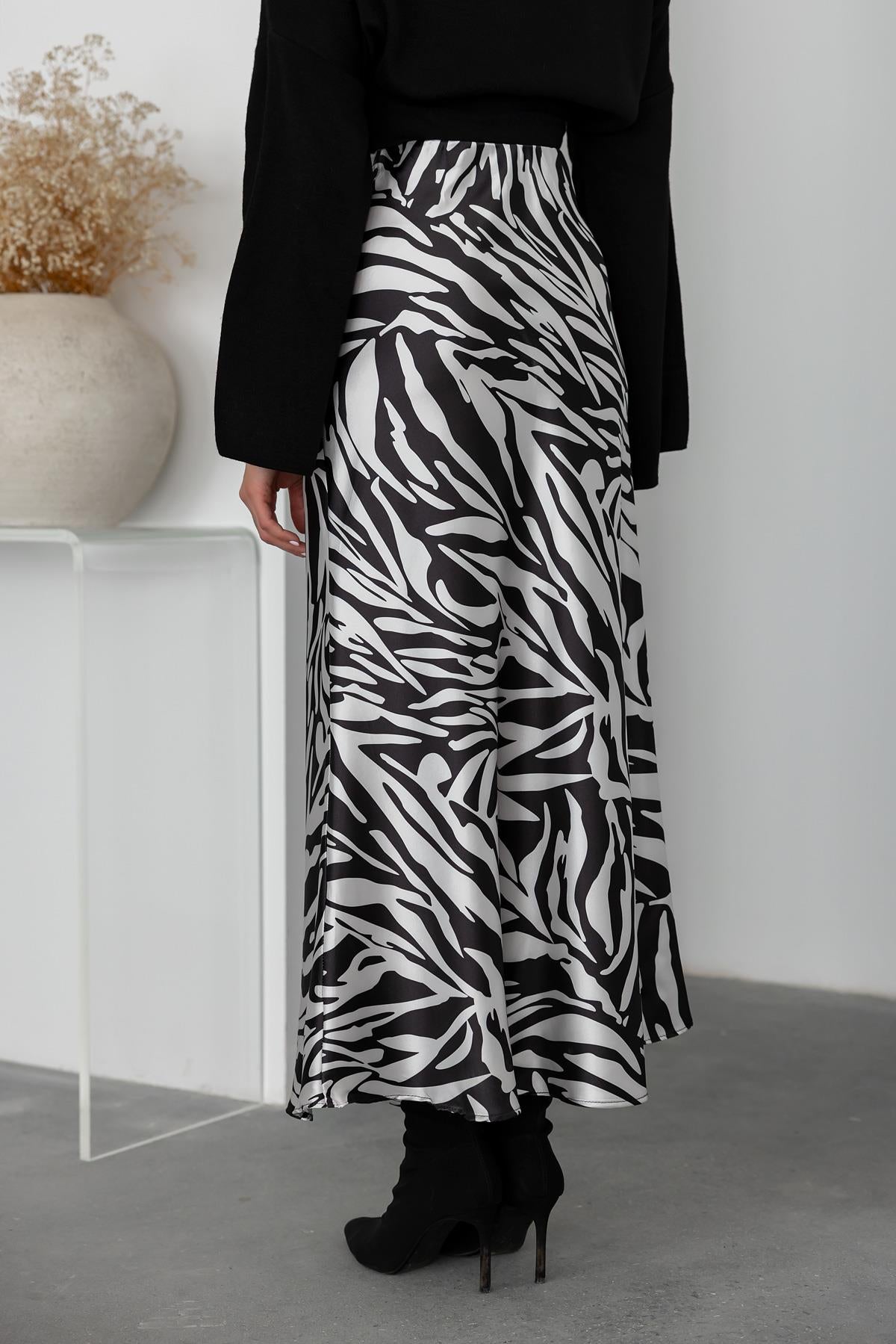 Zebra Patterned Satin Skirt - BLACK - Lebbse