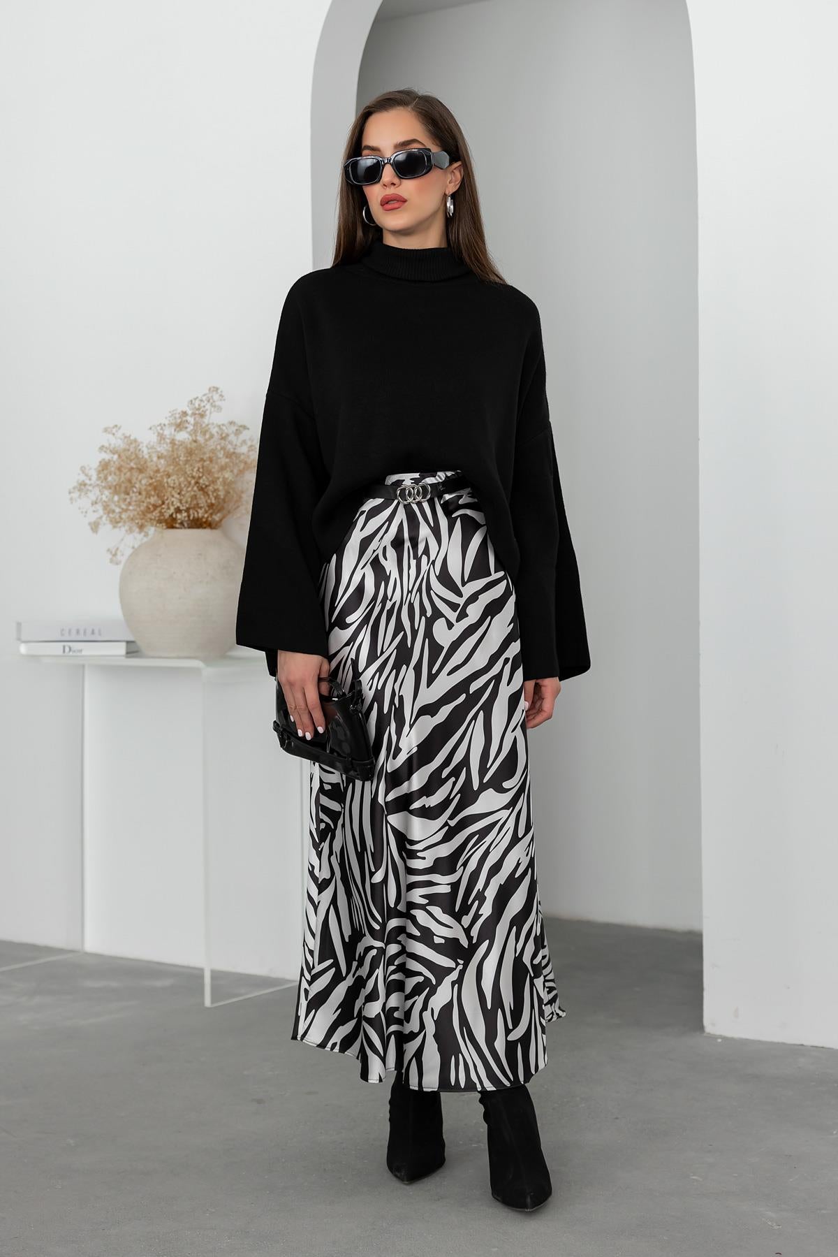 Zebra Patterned Satin Skirt - BLACK - Lebbse