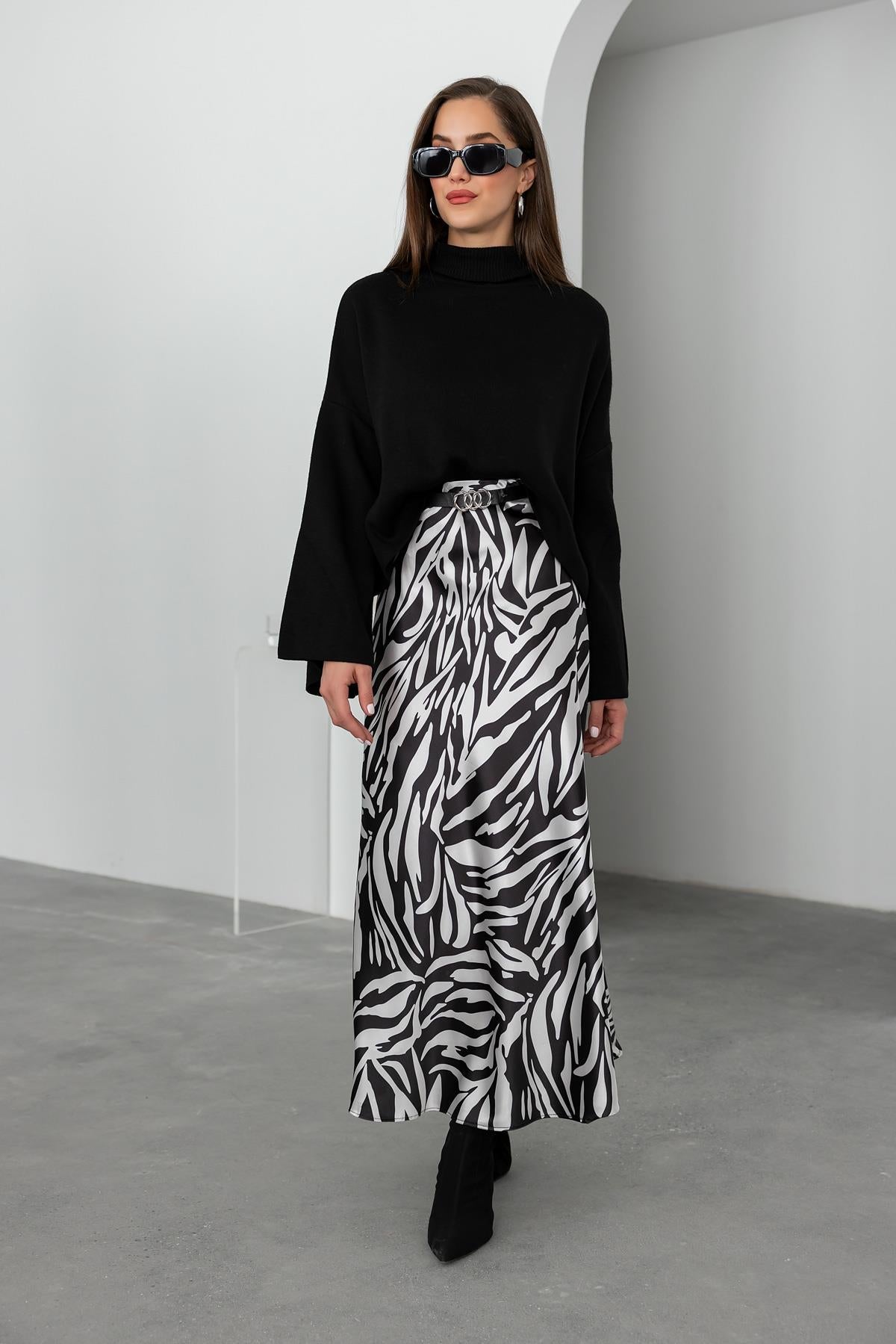 Zebra Patterned Satin Skirt - BLACK - Lebbse