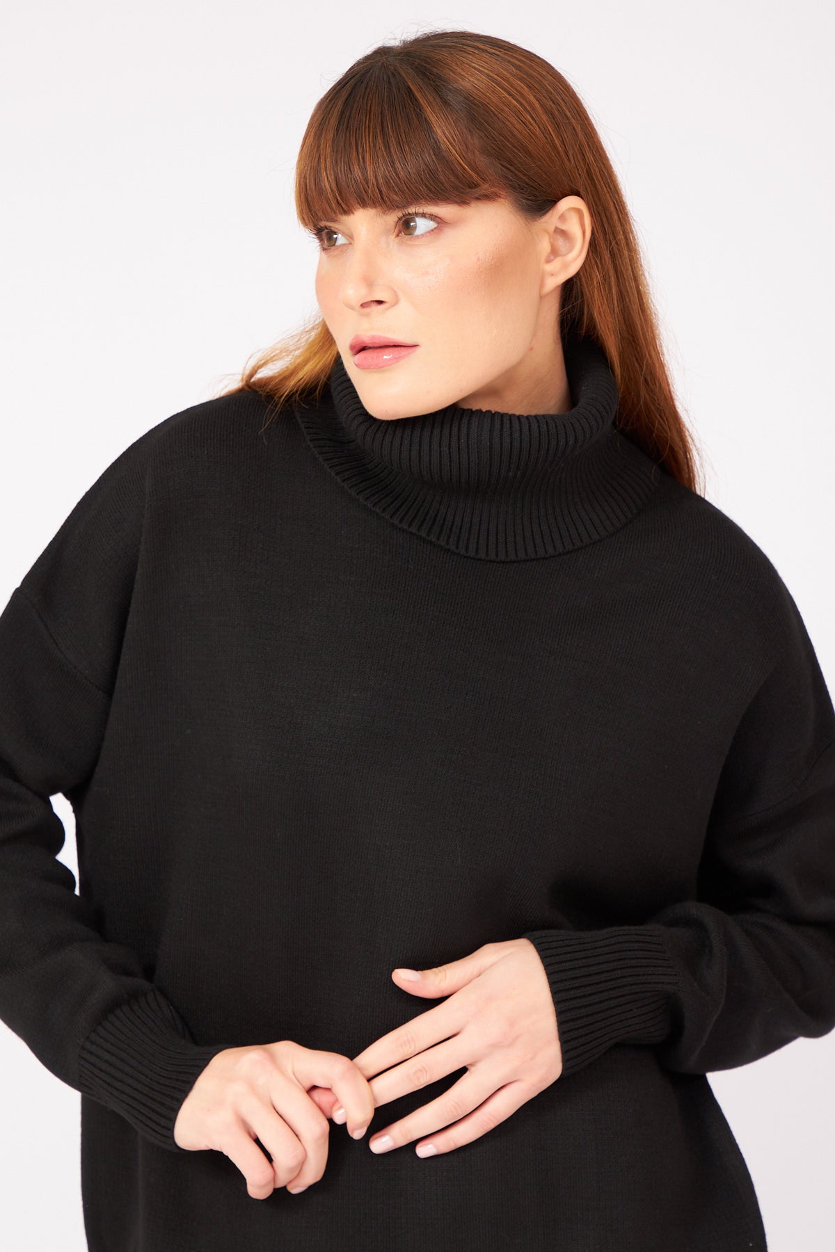 BLACK STRAIGHT TURTLENECK SWEATER - Lebbse