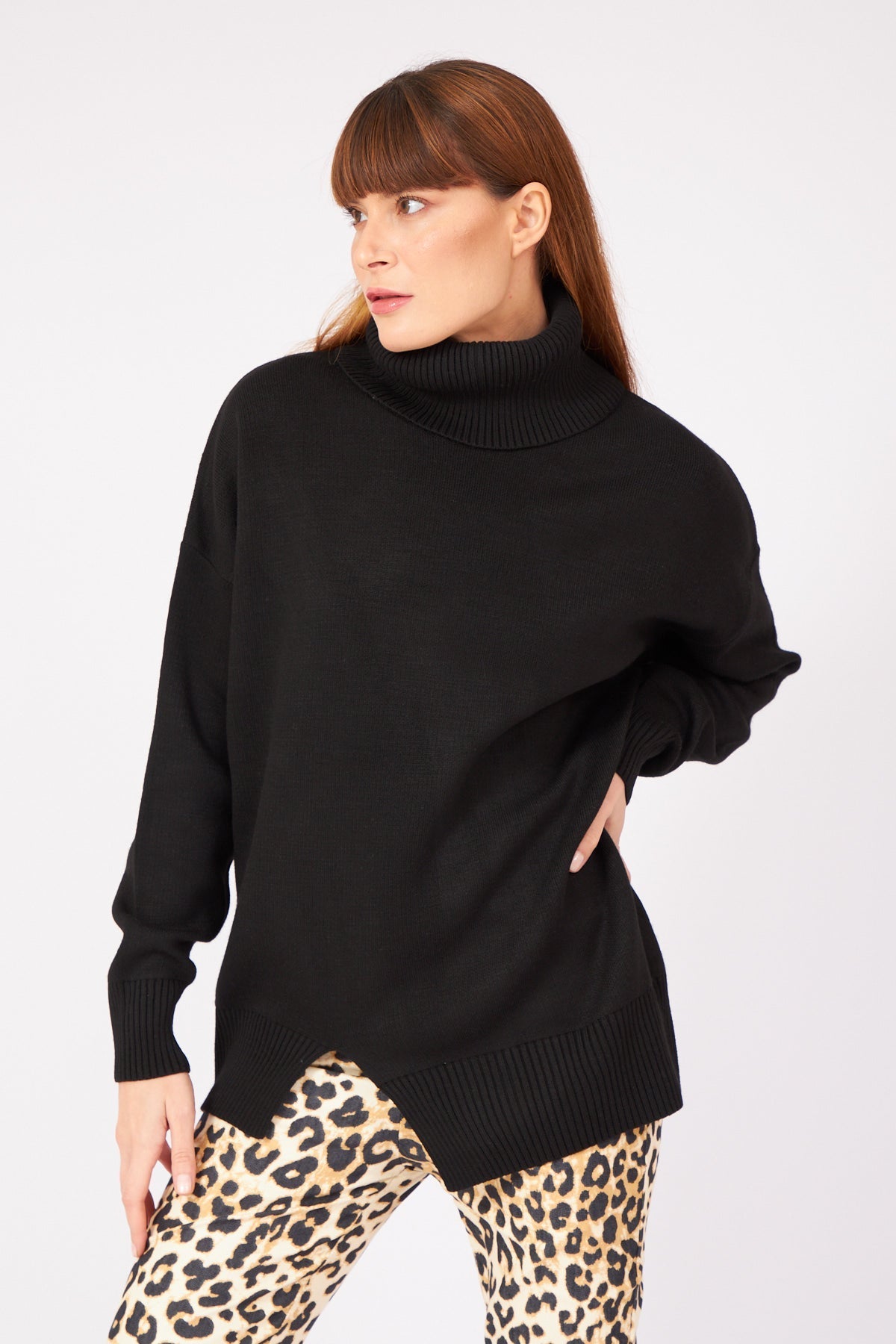 BLACK STRAIGHT TURTLENECK SWEATER - Lebbse