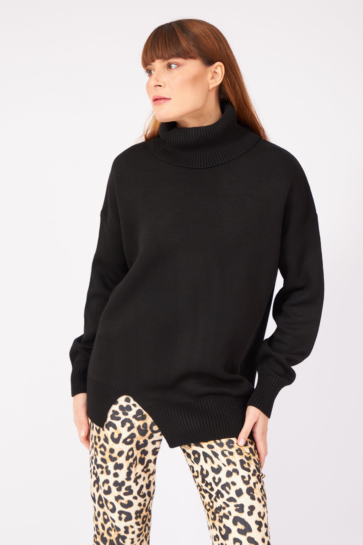 BLACK STRAIGHT TURTLENECK SWEATER - Lebbse