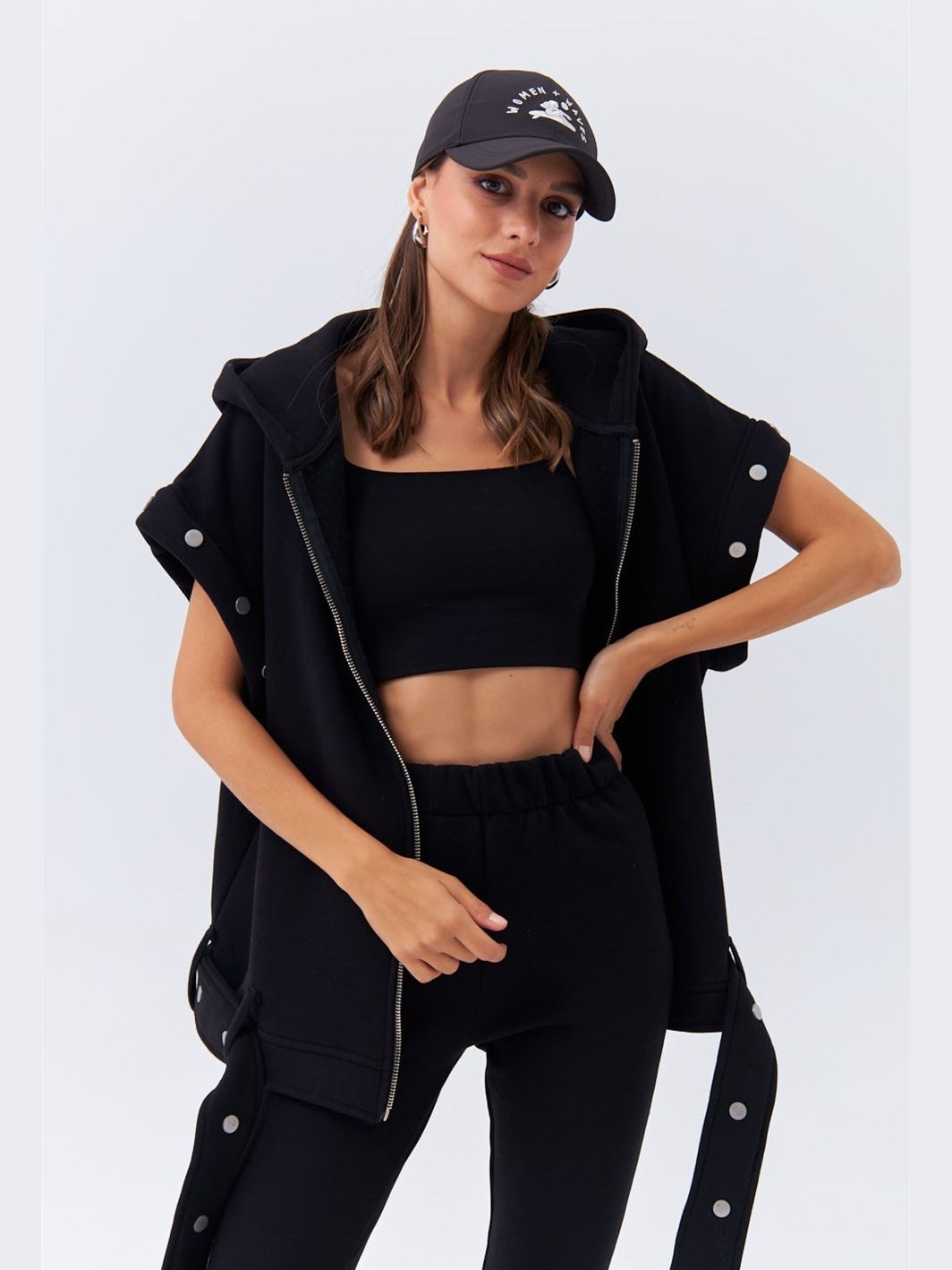 BLACK WOMEN'S TRACKSUIT WITH DETACHABLE SLEEVES WITH SPRINGS - Lebbse
