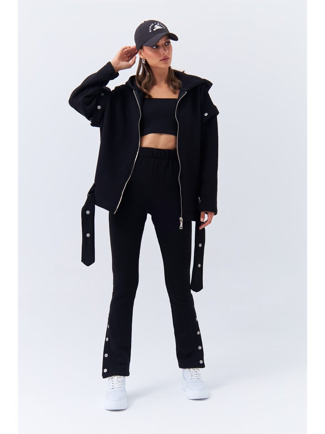 BLACK WOMEN'S TRACKSUIT WITH DETACHABLE SLEEVES WITH SPRINGS - Lebbse
