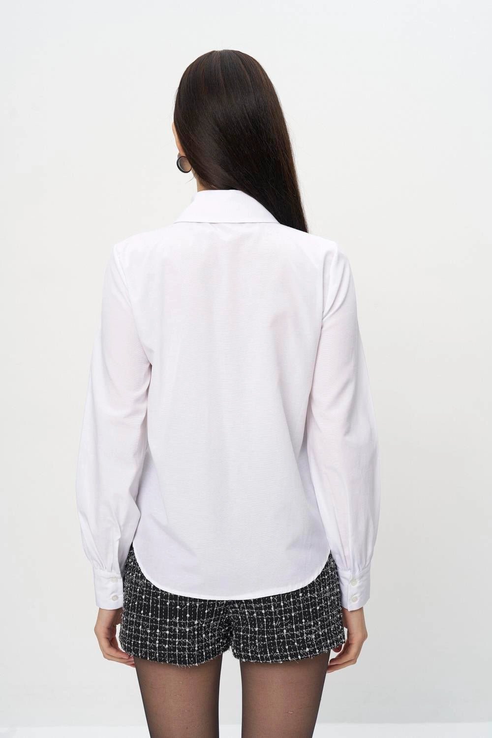 LONG SLEEVE WHITE WOMEN'S SHIRT WITH PEARL DETAILED ON THE COLLAR - Lebbse