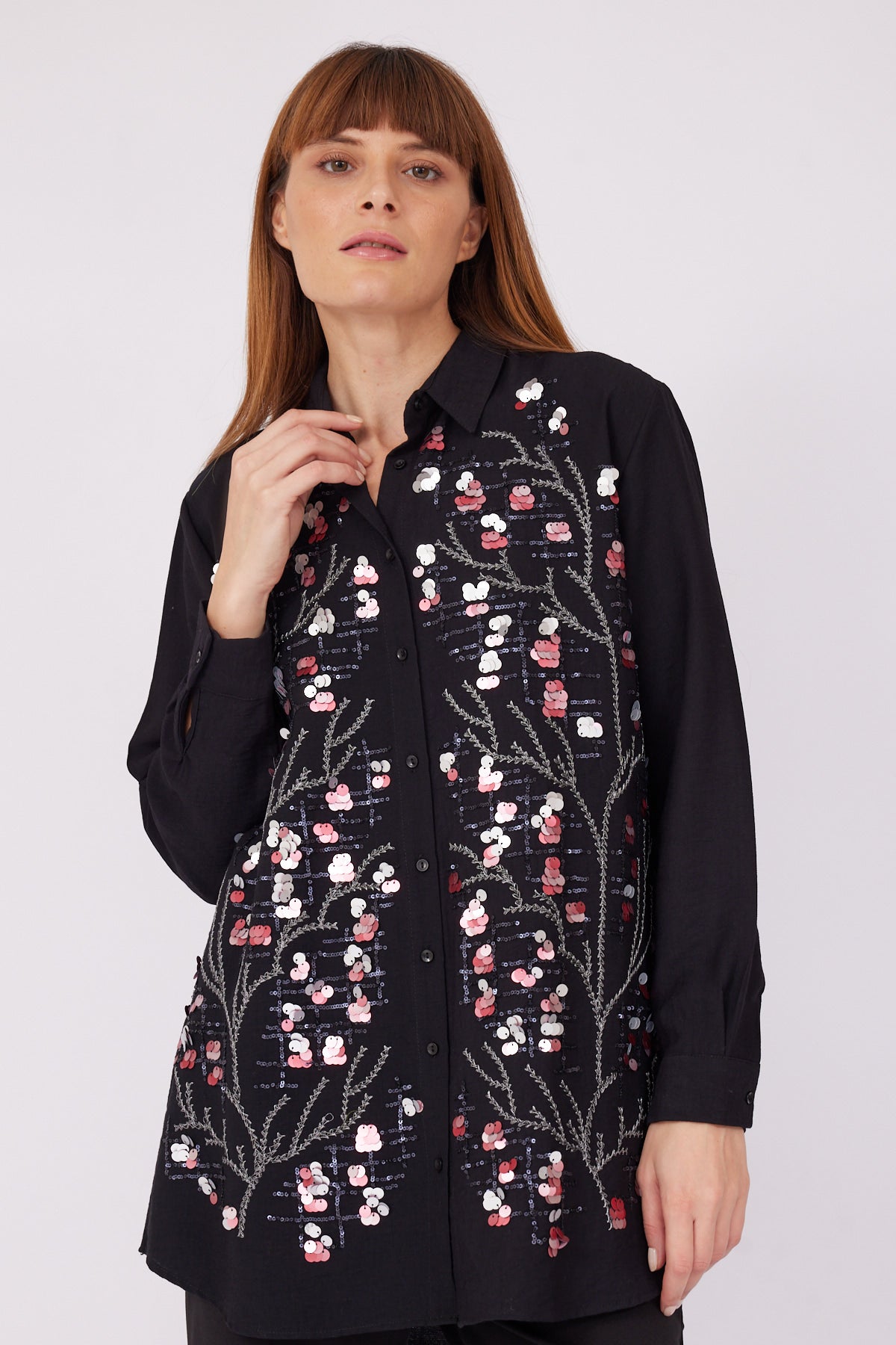 4- قميص نسائي اوفرسايز مطرز - SEQUINED OVERSIZE SHIRT